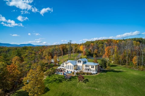 River House by AvantStay | Riverfront Mansion