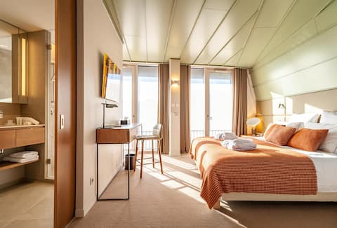 Top Airbnb: Le Tresorium | Luxurious 5* penthouse with hammam à Annecy