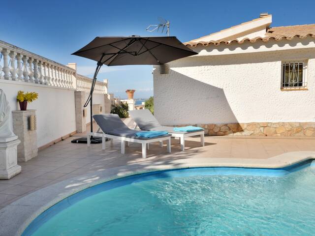 House with seaview up the hill of Montgo. gallery image 2