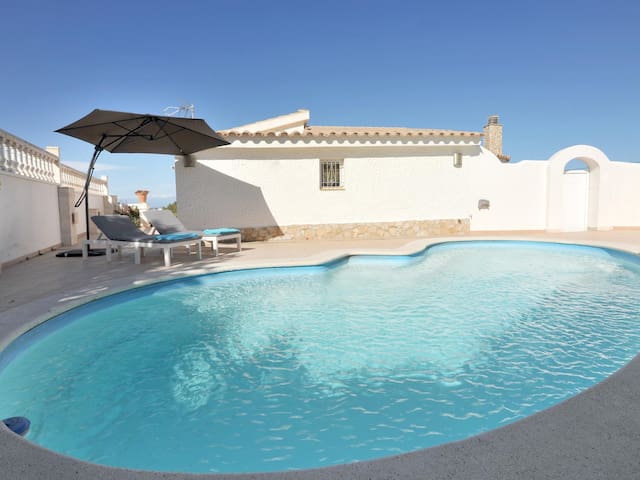 House with seaview up the hill of Montgo.