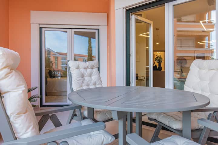 Deluxe 2BDR Apartment in Carcavelos by LovelyStay
