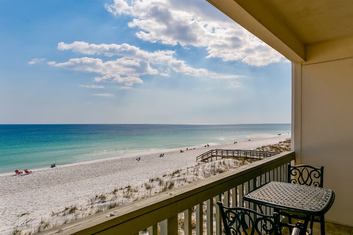 Blissful Gulf Front Condo W/ Community Pool - Gulf Breeze, FL