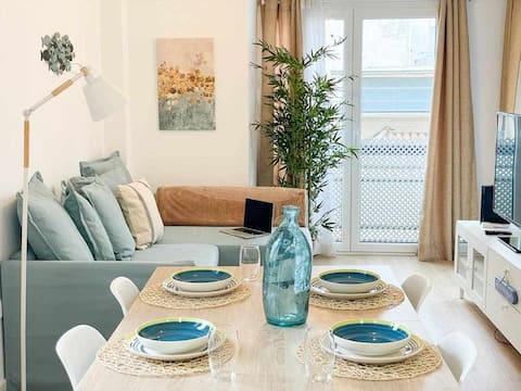 Anuncio de Airbnb popular: Front-line apartment with views of the Castle en Alacant / Alicante