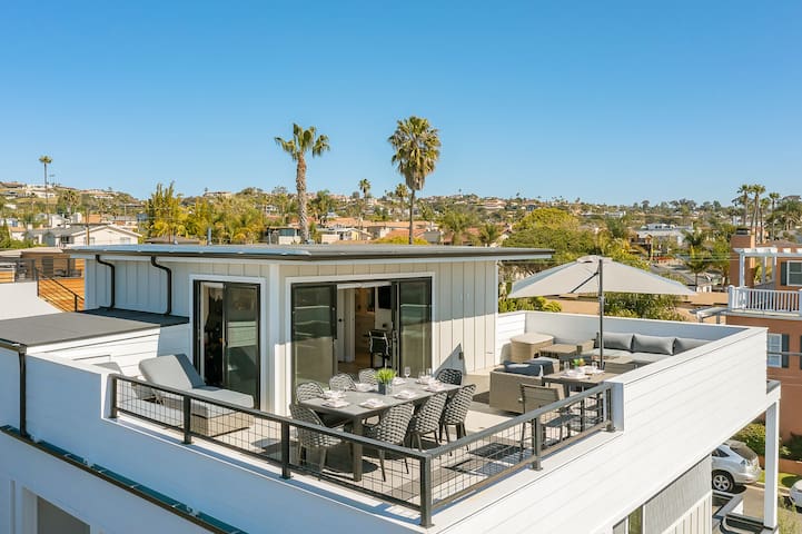 Ocean Views – Jacuzzi – Rooftop Deck-walk to beach