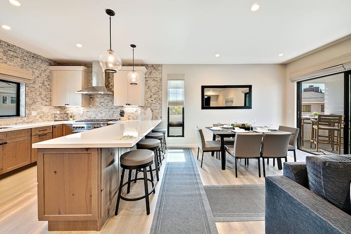 Ocean Views – Jacuzzi – Rooftop Deck-walk to beach gallery image 4