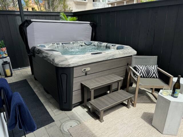 Ocean Views – Jacuzzi – Rooftop Deck-walk to beach gallery image 3