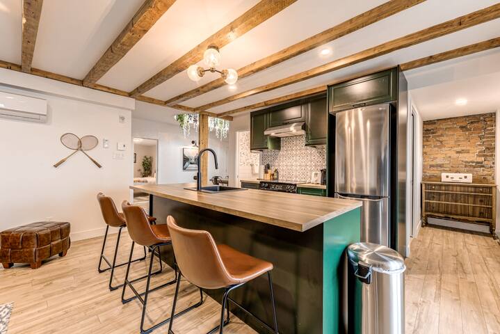 Spectacular 3 Bedroom Old Quebec Penthouse gallery image 4