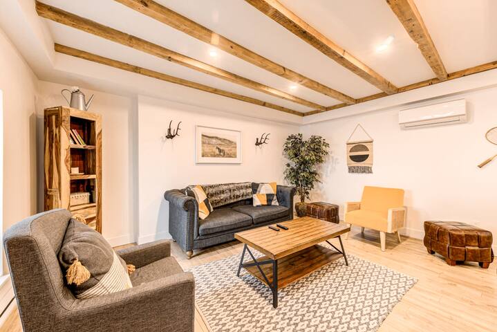 Spectacular 3 Bedroom Old Quebec Penthouse gallery image 3