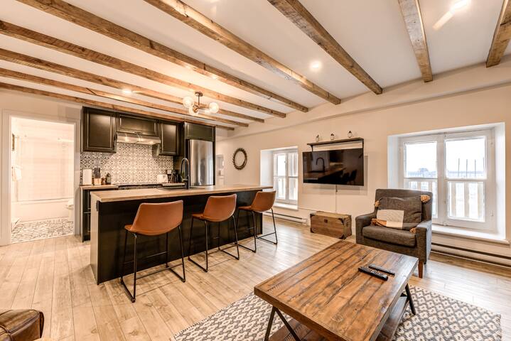 Spectacular 3 Bedroom Old Quebec Penthouse gallery image 2