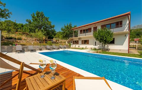 Lovely home in Muskovci with kitchen