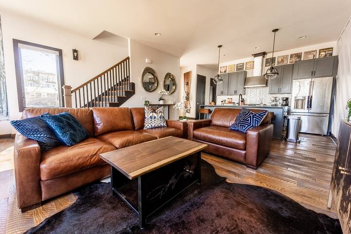 Broadway Getaway-Rooftop Patio-Mins to The Gulch gallery image 5