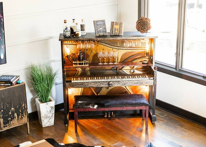 Broadway Getaway-Rooftop Patio-Mins to The Gulch gallery image 4