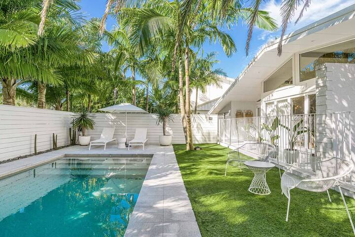 The Chalet – designer 3 BR retreat with pool gallery image 3