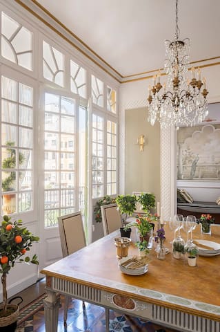 Amazing 5Bd for 13 with terrace in Plaza Cataluña gallery image 3