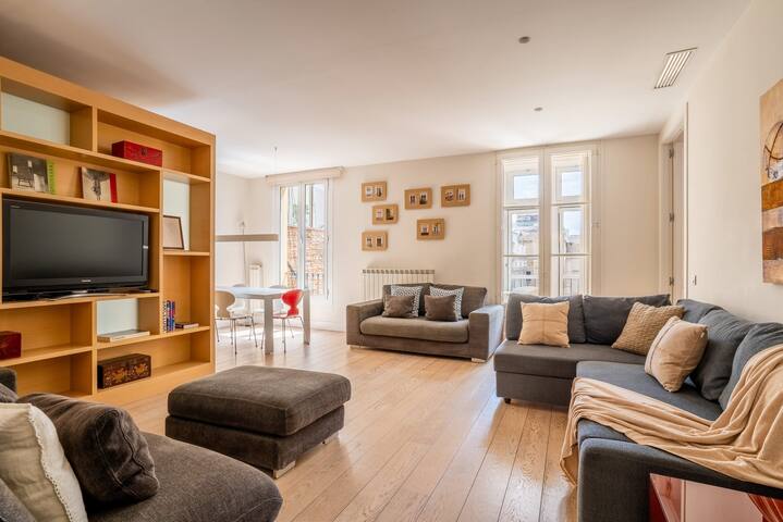 Paseo de Gracia | Classy 3bed 3bath apartment gallery image 5