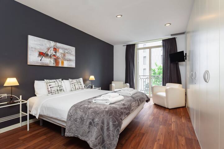 Plaça Catalunya. 3bedroom Duplex with Balcony gallery image 3