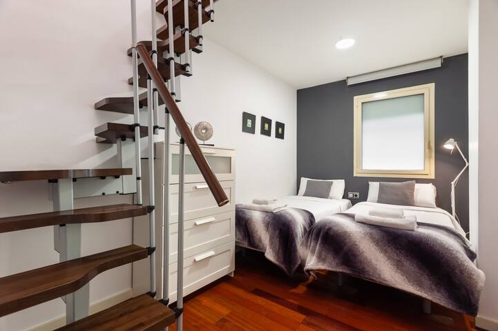 Plaça Catalunya. 3bedroom Duplex with Balcony gallery image 2