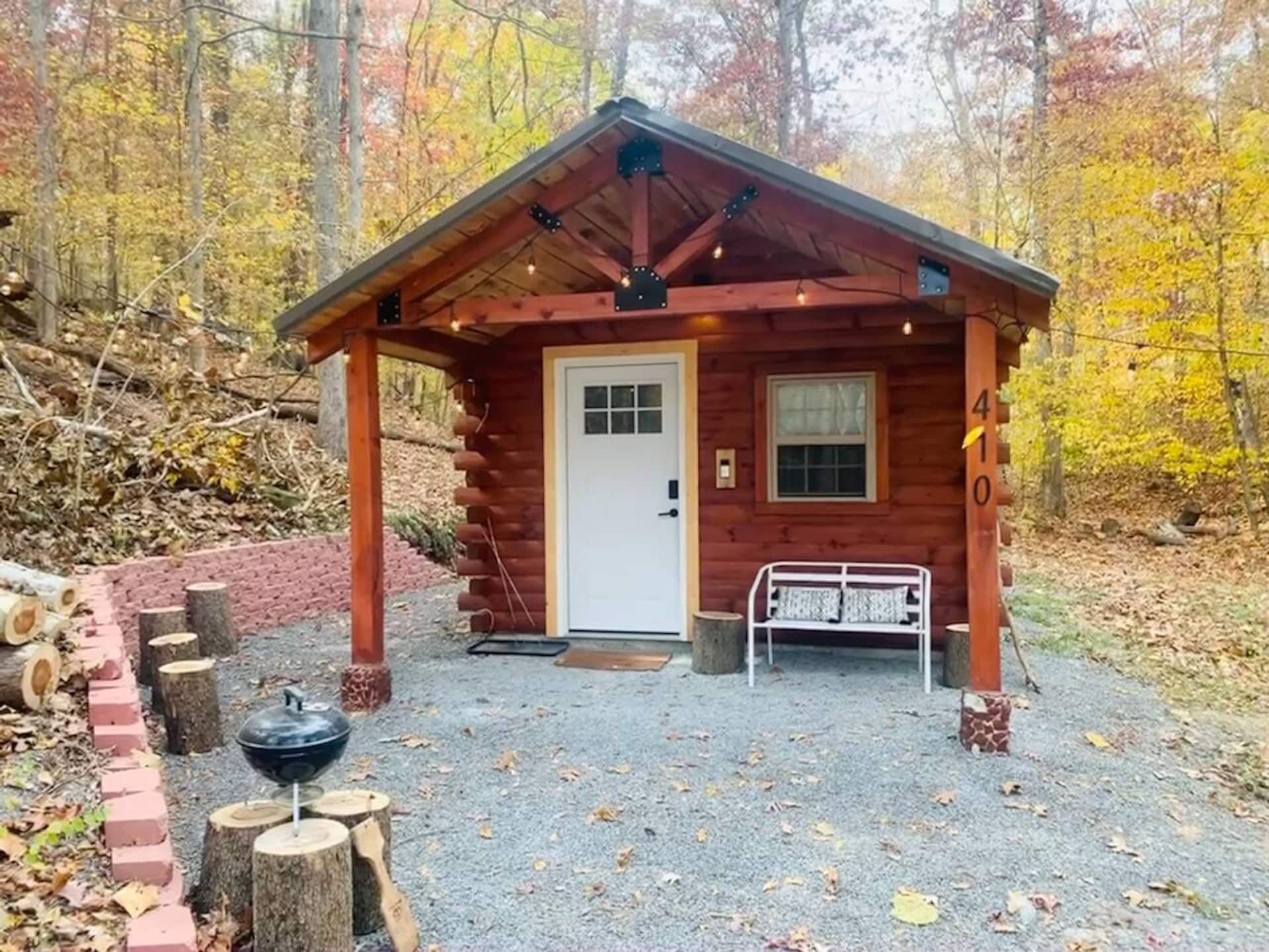 Shawnee Tiny Cabin near Ferne Clyffe with Hot Tub