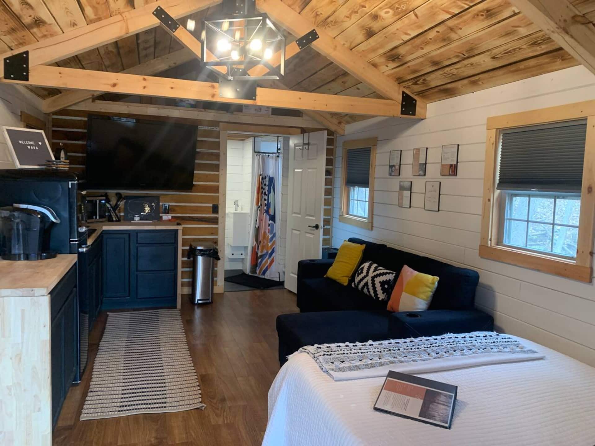 Shawnee Tiny Cabin near Ferne Clyffe with Hot Tub — photo 4