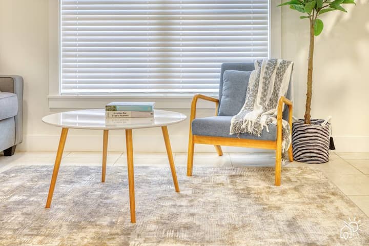 Relájate en la sala de estar cuidadosamente diseñada, ideal para crear recuerdos duraderos.