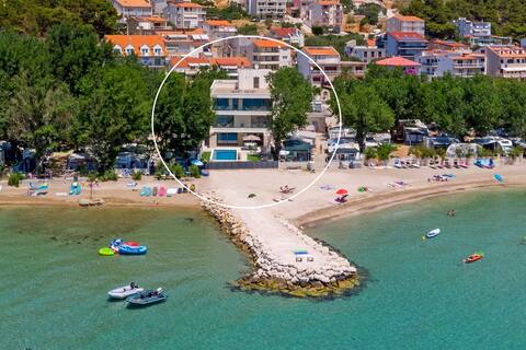Luxury Beachfront Villa Erce private 40m2 heated p