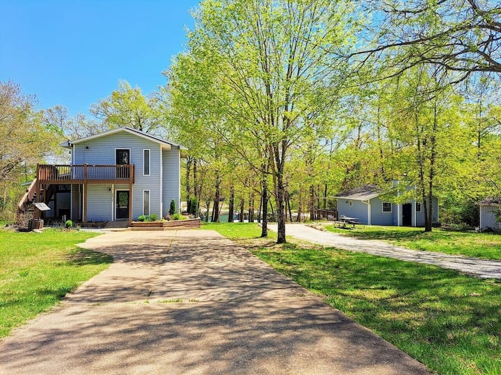 Water's Edge Retreat - Sleep 18, Two Homes In One! - Branson West, MO