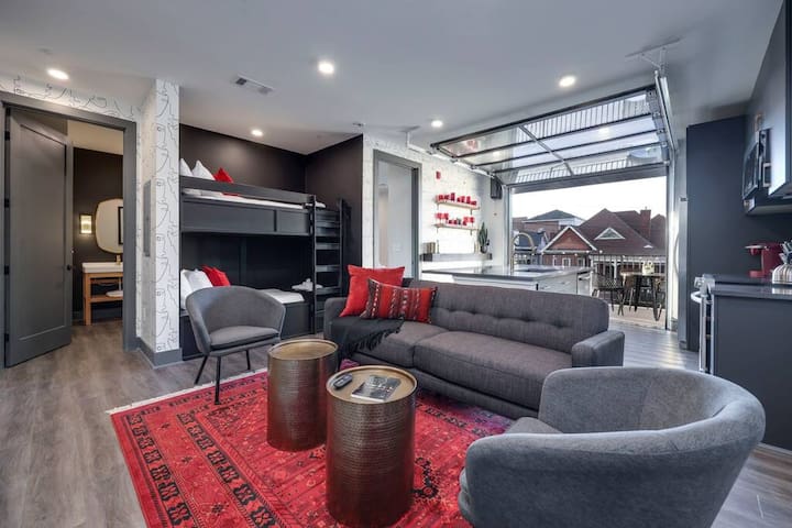 DT Nashville Walk to Broadway 2 Bedrooms Sleeps 8