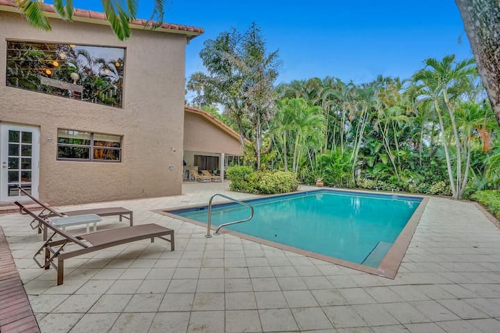 Villa Heated Pool, Golf Course BBQ Ping Pong Table