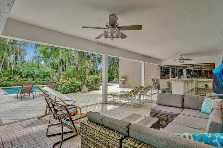 Villa Heated Pool, Golf Course BBQ Ping Pong Table gallery image 3