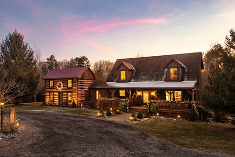 The Royal Cabin | Private Getaway w/ Hot Tub