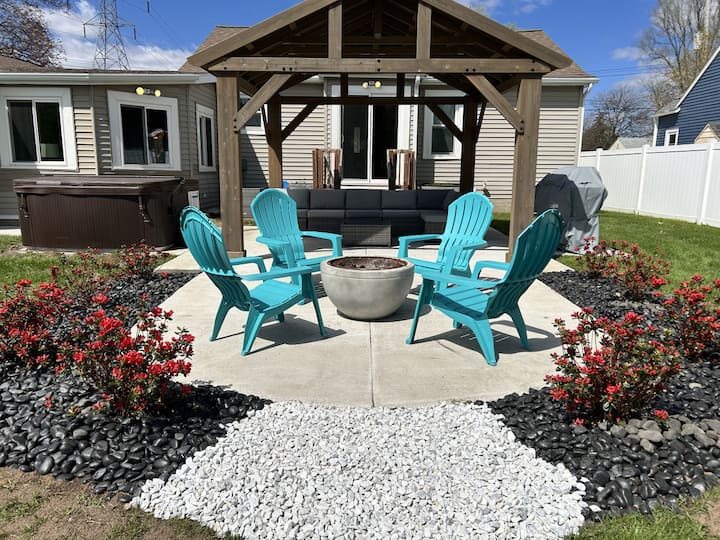 9 mins to GR-Hot Tub-Fire Pit-PingPong-Foosball
