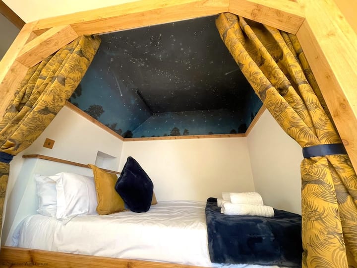Cielo estrellado nocturno en la cama alcoba - Fern Lodge