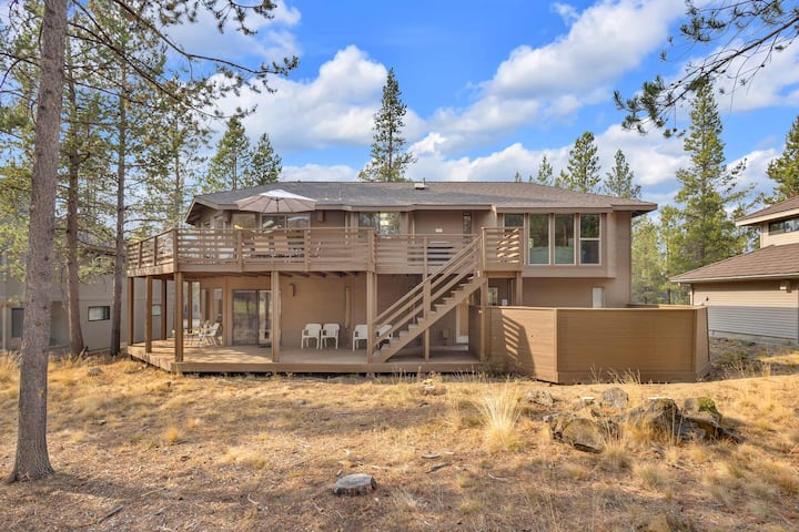 Unique, Spacious, Private Deck, Ht, Great Room - Sunriver, OR