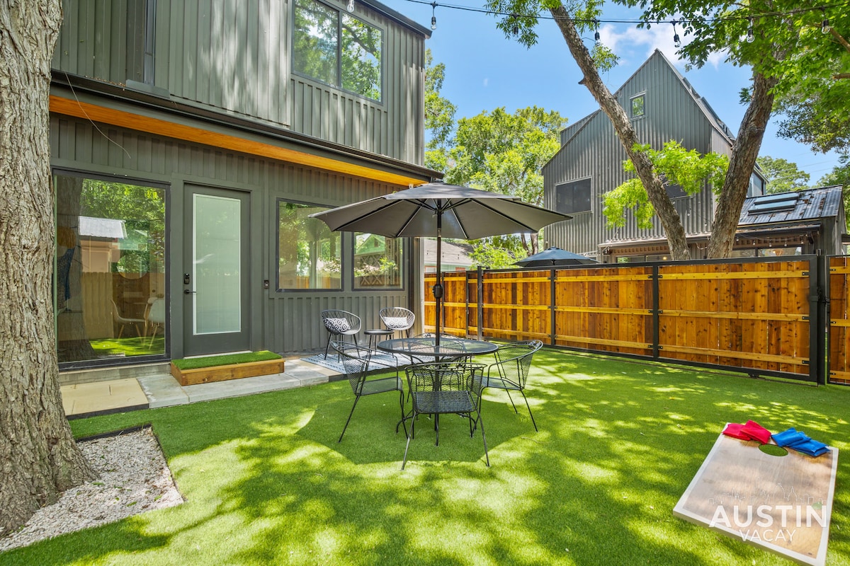 Super Stunning Back House w Terrace in East Chavez