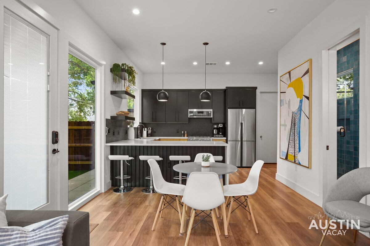 Super Stunning Back House w Terrace in East Chavez