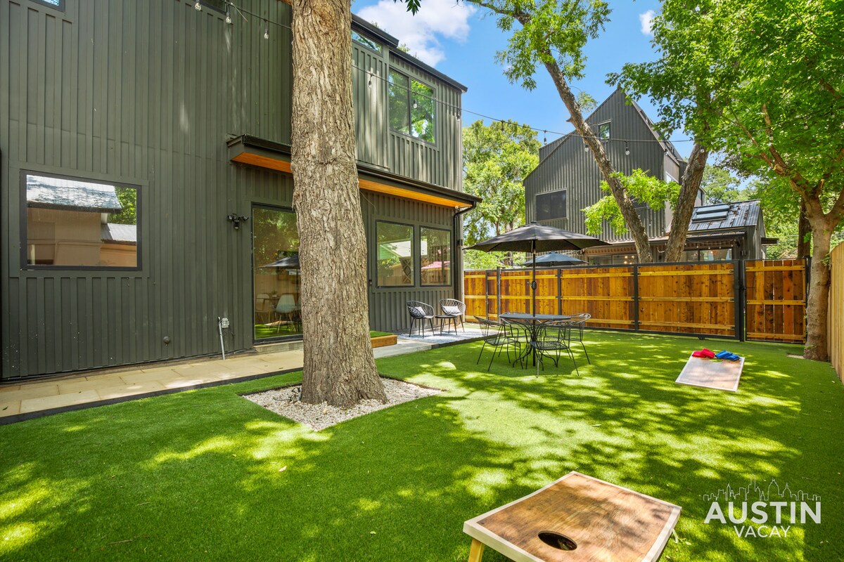Super Stunning Back House w Terrace in East Chavez