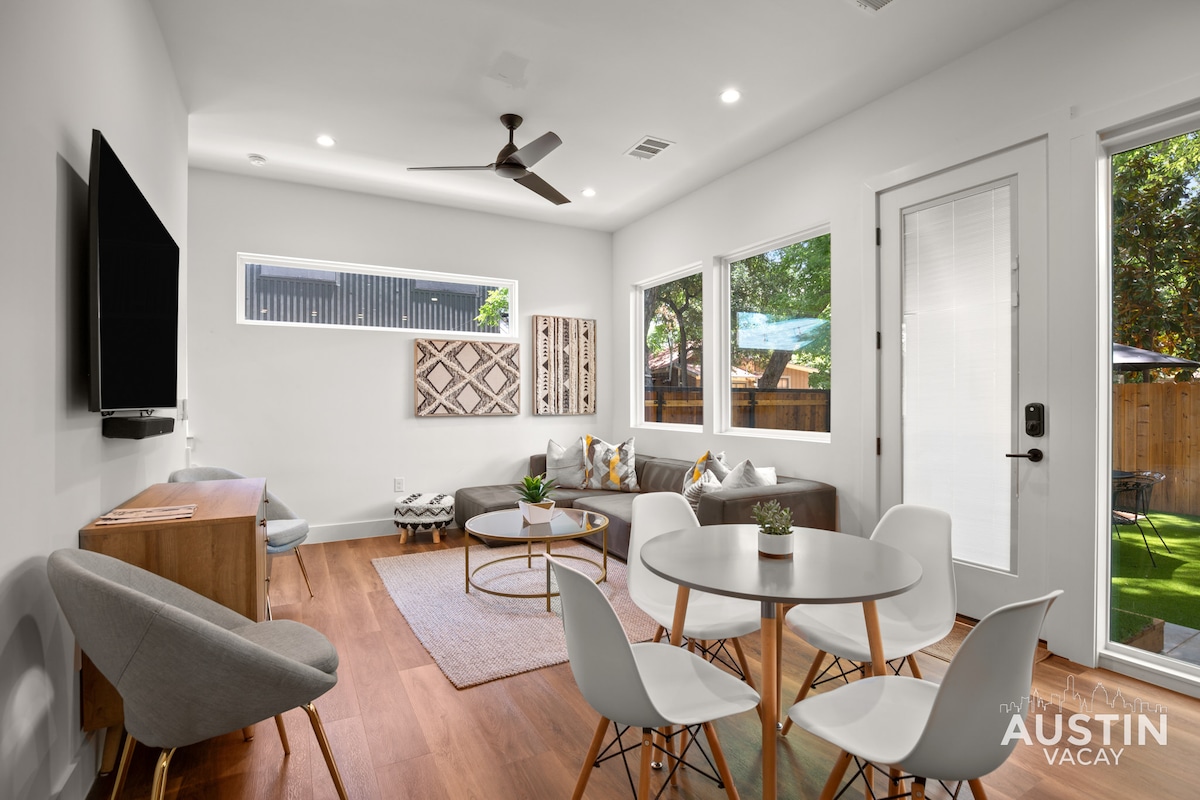 Super Stunning Back House w Terrace in East Chavez