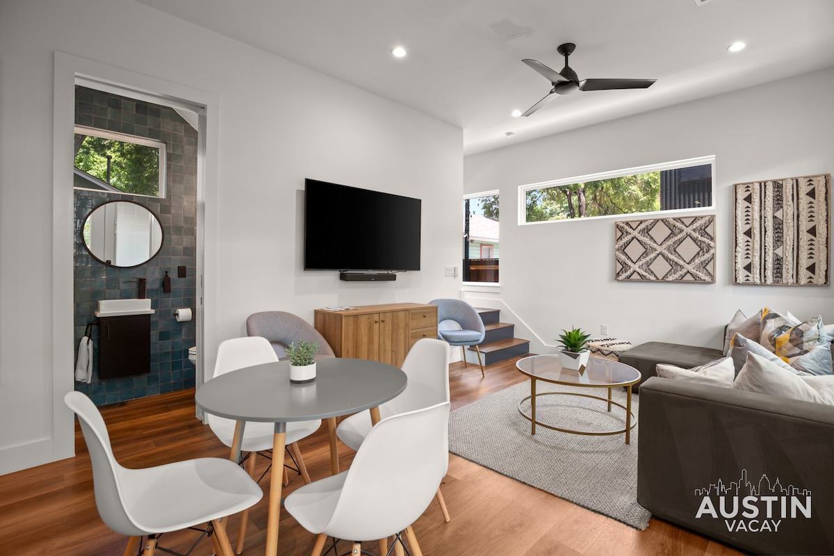 Super Stunning Back House w Terrace in East Chavez