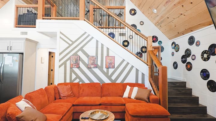 2-cabin Retreat| Pool Table | Hot Tubs | Mini Golf - Broken Bow, OK