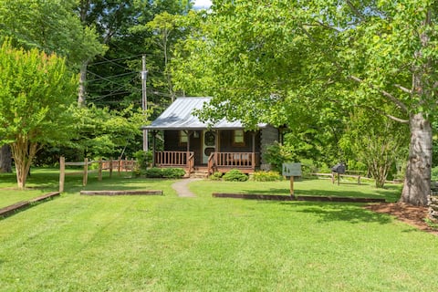 Lovely Riverfront Cabin, 1/2 mi from SMNP Entrance