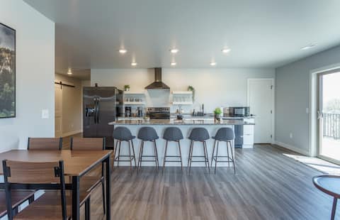 Upper Hillsview Loft