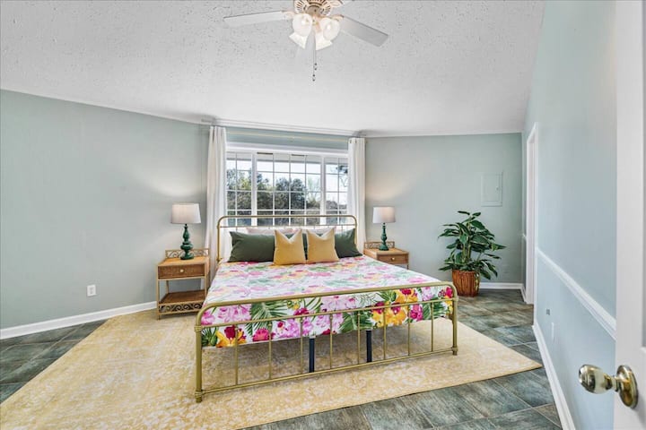 King suite for those with a funky side!