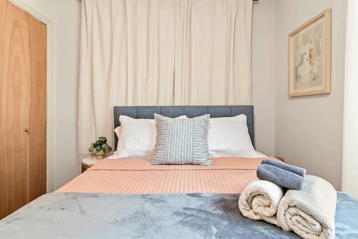 Vista del dormitorio dos con cama tamaño queen.