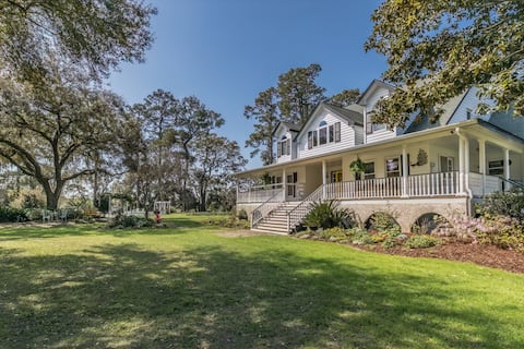Retreat on Deep Water overlooking Jenkins Creek