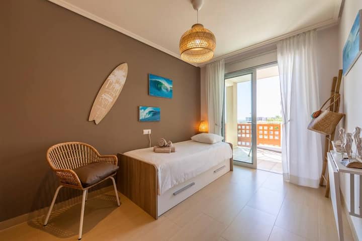 Segundo dormitorio con acceso a la terraza.