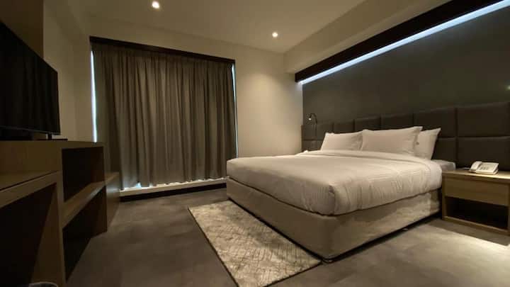 Two Bedroom Suite Near American Hospital - Dubai