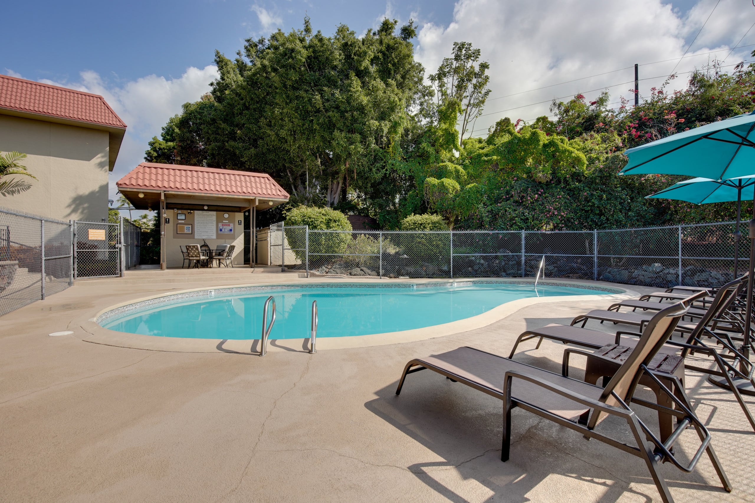 Condo in Kailua-Kona · ★4.56 · 2 bedrooms · 4 beds · 1.5 private baths - Image 27