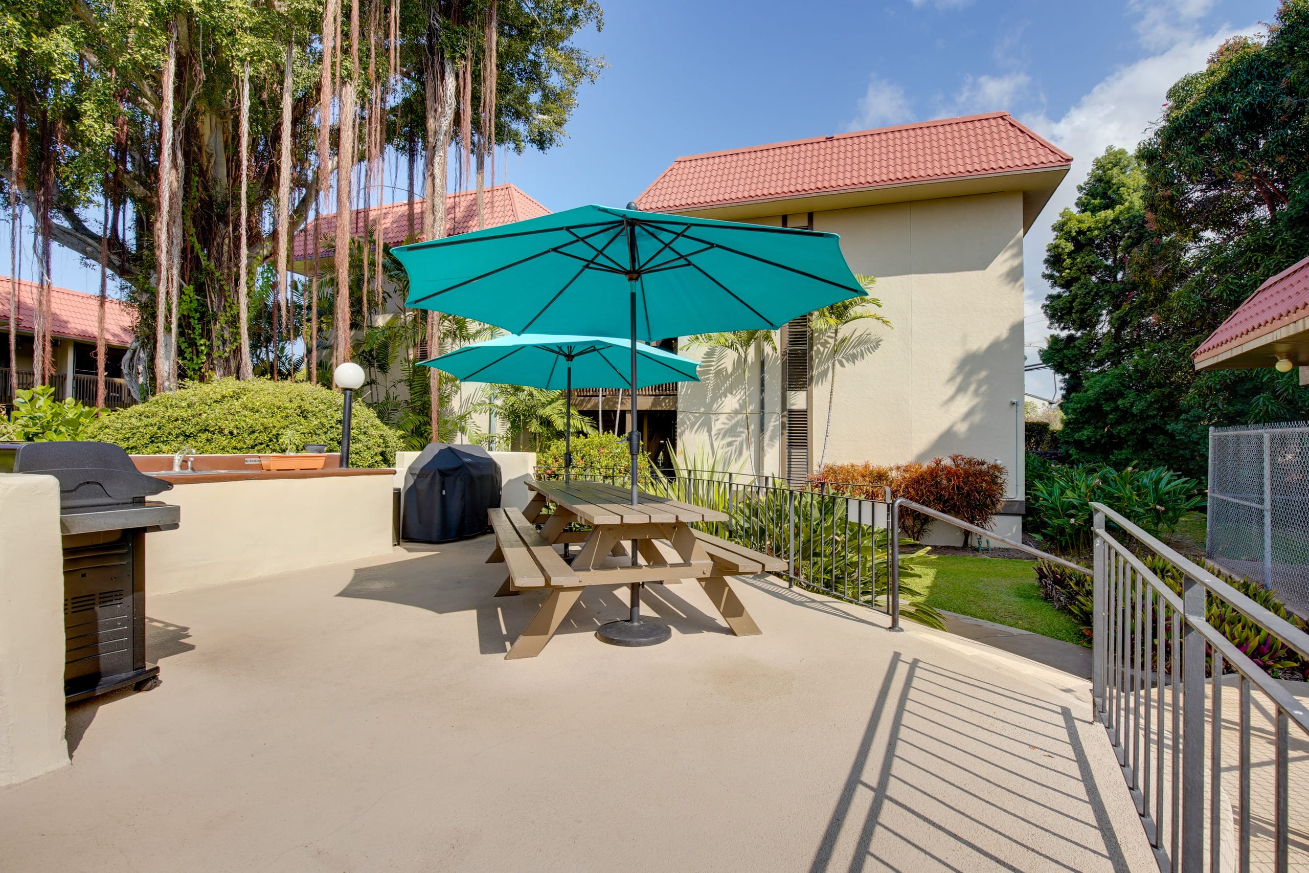 Condo in Kailua-Kona · ★4.56 · 2 bedrooms · 4 beds · 1.5 private baths - Image 30