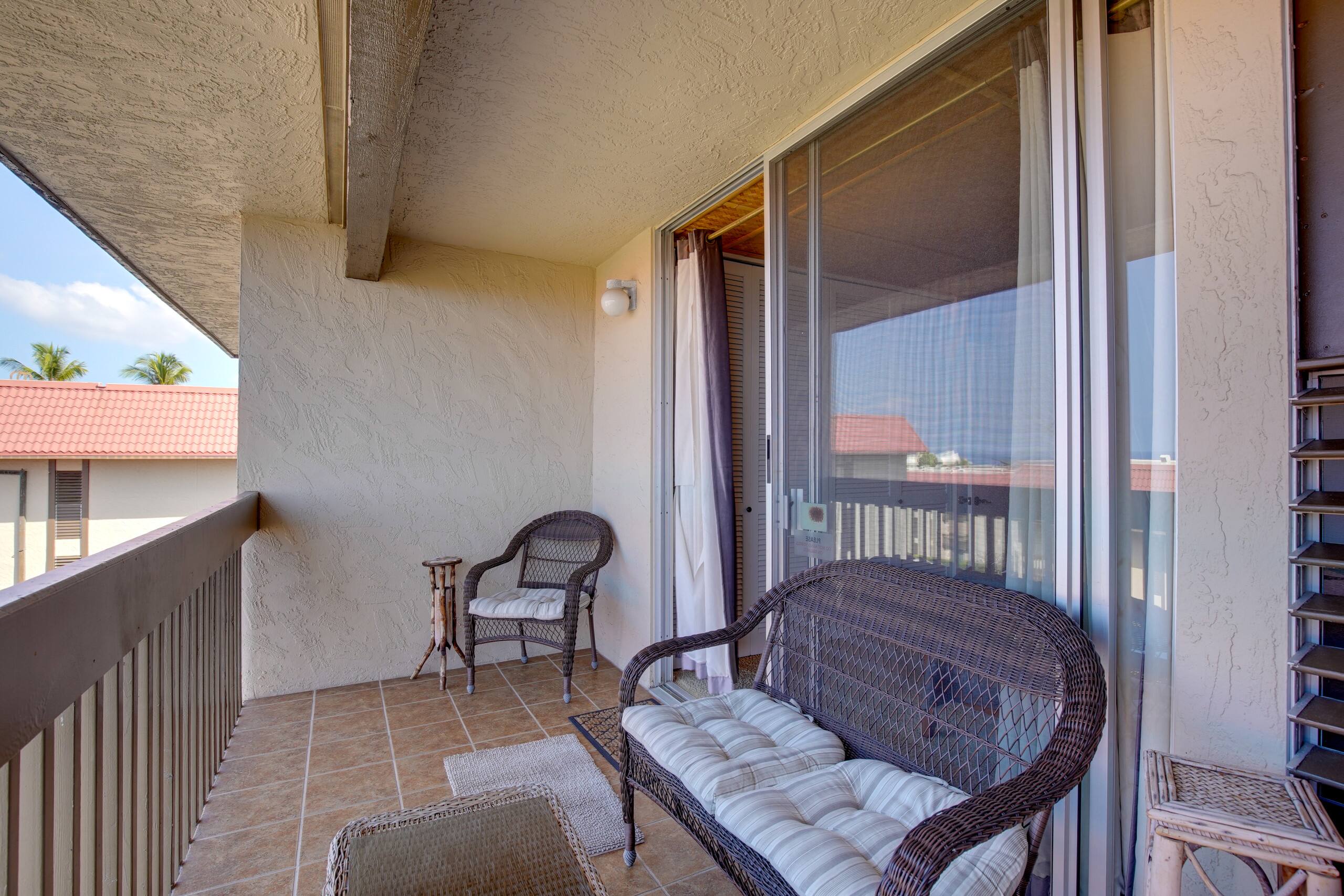 Condo in Kailua-Kona · ★4.56 · 2 bedrooms · 4 beds · 1.5 private baths - Image 16