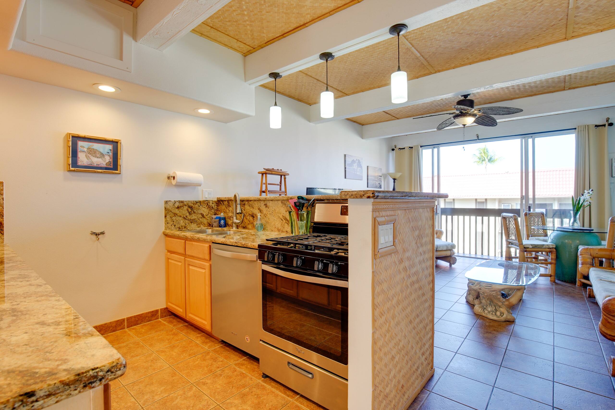 Condo in Kailua-Kona · ★4.56 · 2 bedrooms · 4 beds · 1.5 private baths - Image 7